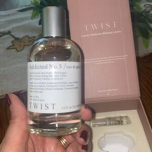 Twist luxury perfume No 3